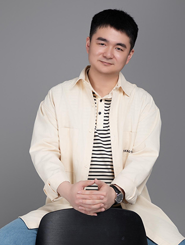 鲍施铭